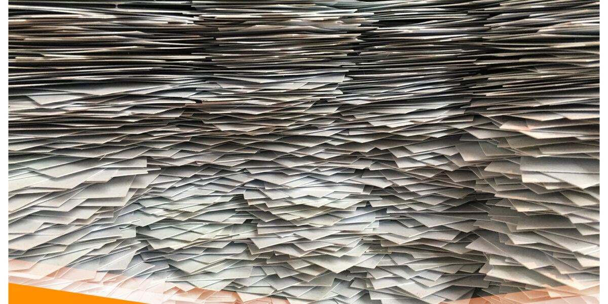 Zdjęcie sterty papierów