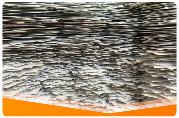 Zdjęcie sterty papierów